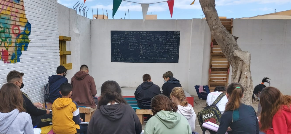 ESTRENAMOS LA CLASE AL AIRE LIBRE