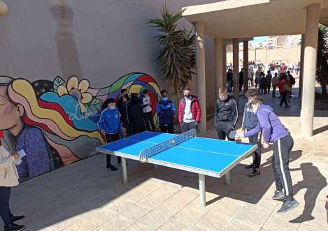 Niñ@s jugando Ping-Pong