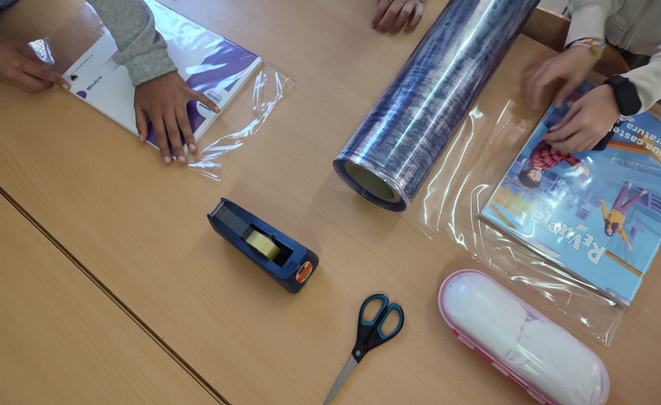 Taller de forrado de libros
